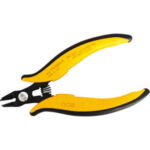 TRONCHESI PER ELETTRONICA E MECCANICA FINE Tipo robusto con elevata forza di taglio. <br>Taglio laterale inclinato per fili di rame e mat. ferroso fino a Ø mm 2.<br>Taglienti senza smusso. electronic and fine mechanics cutters 550L 4