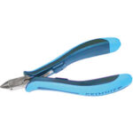 TRONCHESI PER ELETTRONICA E MECCANICA FINE Tipo a taglienti corti, testa sottile, per taglio laterale di fili dolci in acciaio fino a diametro mm 0,6 e fili di rame fino a diametro mm 1,5.<br>Taglienti senza smusso. electronic and fine mechanics cutters 557GD