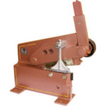 CESOIE A LEVA PER LAMIERE Modello indicato anche per il taglio di ferro quadro.<br>Con leva. plate and round steel shears 710G 1