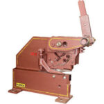 CESOIE A LEVA PER LAMIERE Modello indicato anche per il taglio di ferro quadro e profilati.<br>Con leva. plate and round steel shears 710G 2