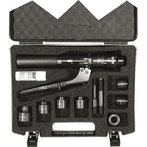 PUNZONATRICI IDRAULICHE PER LAMIERA IN ACCIAIO E ACCIAIO INOX Composizione:<br>1 punzonatrice completa Art. 760 GTA con 2 perni portapunzoni e distanziatore<br>1 coppia per misura punzoni e matrici Art. 760 GTB da mm 15,2 - 18,6 - 20,4, - 22,5 - 28,3 - 30,5<br>Grasso<br>In valigetta. oil-hydraulic punchers for steel and stainless steel sheet 760GTE