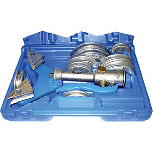 CURVATUBI IDRAULICI Tipo leggero con 9 matrici Ø mm 10 - 12 - 14 - 15 - 16 - 18 - 20 - 22 - 26 (mm 26 solo per tubi MEPLA, GEBERIT e simili).<br>In valigetta plastica. hydraulic pipes benders 784P