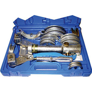 CURVATUBI IDRAULICI Tipo professionale con pompa di grande potenza. Con 11 matrici Ø mm 10 - 12 - 14 - 15 - 16 - 18 - 20 - 22 - 24 - 26 - 1/2 gas. (mm 26 solo per tubi MEPLA, GEBERIT e simili).<br>In valigetta plastica. hydraulic pipes benders 784R