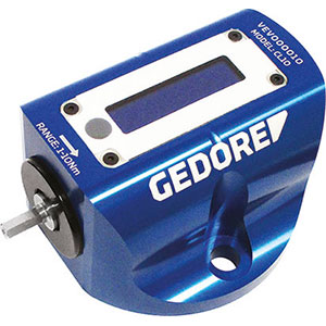 DISPOSITIVI DI TARATURA ELETTRONICI Corpo in alluminio con grande display OLED retroilluminato.<br>Fissabile al piano. Scala in Nm, lbf.in e lbf.ft. Tolleranza: ± 1% per ogni valore della scala, ± 1 digit. Accensione automatica quando l'utensile da tarare é inserito nel dispositivo e spegnimento automatico dopo un periodo di non utilizzo. Fornito di certificato di fabbrica e uscita dati tramite USB. Con cavo USB di alimentazione da 2 Ah, lunghezza 2 m ca. electronic torque wrench testers 793GEA