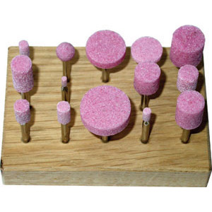 MOLE ROTATIVE IN ASSORTIMENTI Con 14 mole assortite Art. 7851 G.<br>L’assortimento su supporto legno. mounted points-assortments 8100G