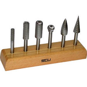 FRESE ROTATIVE IN ASSORTIMENTO Composizione: 1 fresa per tipo Art. 7992 B 6,12 - 7992 F 12 - 7992 P 12 - 7992 S 12 - 7992 V 12.<br>L’assortimento su supporto legno. burrs sets 8116