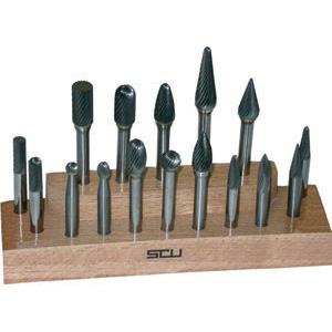 FRESE ROTATIVE IN ASSORTIMENTO Composizione: 1 fresa per tipo Art. 8041 E 6,10 - 8045 E 6,10 - 8050 E 6,10 - <br>8055 E 6,10 - 8060 E 6,10 - 8065 E 6,10 - 8070 E 6,10 - 8075 E 6,10.<br>L’assortimento su supporto legno. burrs sets 8121