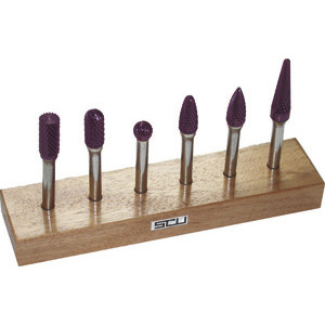 FRESE ROTATIVE IN ASSORTIMENTO Composizione: 1 fresa per tipo Art. 8037 H 10 - 8045 H 10 - 8050 H 10 - 8060 H 10 - 8065 H 10 - 8070 H 10.<br>L’assortimento su supporto legno. burrs sets 8125