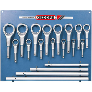 CHIAVI A LEVA IN ASSORTIMENTO Contenuto 19 utensili.<br>Composizione:<br>Serie di 15 chiavi Art. 845 G da mm: 24-27-30-32-36-41-46-50-55-60-65-70-75-80-85<br>4 leve Art. 846 GA-B-C-D<br>L’assortimento completo. heavy duty ring spanners sets 847G