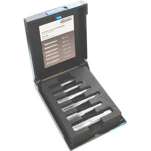 MASCHI CORTI E MASCHI A MANO IN ASSORTIMENTO Contenuto:<br>1 pz. per misura maschi M 6, MF 8x1-10x1-10x1,25, G 1/8-1/4<br>In cofanetto di plastica. threading bits and hand taps in sets 9093VG