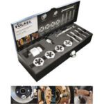 MASCHI CORTI E MASCHI A MANO IN ASSORTIMENTO Contenuto:<br>1 pz. per misura maschi Art. 9092 P Ø x passo mm 12x1,25 - 12x1,5 - 14x1,25 - 14x1,5<br>1 pz. per misura filiere Art. 9377 G Ø x passo mm 12x1,25 - 12x1,5 - 14x1,25 - 14x1,5<br>1 chiave a 2 bocche mm 8x10<br>1 bussola esagonale mm 36 attacco 1/2"<br>1 inserto esagonale mm 4 attacco 1/2"<br>In cassetta metallica. threading bits and hand taps in sets 9093VM