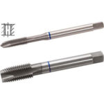 MASCHI A MACCHINA CON COLLARINI COLORATI AD ALTA EFFICIENZA Gambo rinforzato (da mm 12, gambo passante), imbocco corretto per fori passanti.<br>Filettatura: Metrica - Passo grosso M - DIN 13 (DIN 371/376).<br>Uso destro.<br>Per tutti i tipi di acciai INOX  e acciai a truciolo corto con R fino a 1200 N/mm², titanio a truciolo corto.<br>Con rivestimento TiCN. taps with coloured rings 9272GRE 8