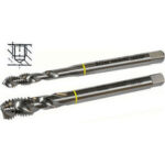 MASCHI A MACCHINA CON COLLARINI COLORATI AD ALTA EFFICIENZA Gambo rinforzato (da mm 12, gambo passante), con elica a 40° per fori ciechi profondi.<br>Filettatura: Metrica - Passo grosso M - DIN 13 (DIN 371/376).<br>Uso destro.<br>Per ALLUMINIO, sue leghe e materiali a truciolo lungo. taps with coloured rings 9273GP 8