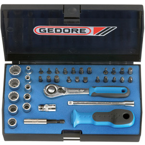 CHIAVI A BUSSOLA IN SERIE Contenuto 37 utensili. <br>Composizione:<br>10 bussole poligonali Art. 941 RAB mm 4 - 5 - 6 - 7 - 8 - 9 - 10 - 11 - 12 - 13<br>1 impugnatura bicomponente con attacco esagonale 1/4", mm 90<br>1 prolunga Art. 942 E 100<br>1 adattatore magnetico maschio attacco esagonale 1/4" per bussole attacco 1/4", mm 60<br>1 leva a cricco, con levetta, Art. 942 Z mm 127<br>1 riduzione per inserti con esagono 1/4" e quadro 1/4", mm 25<br>3 inserti taglio diritto Art. 983 GA mm 4 - 5,5 - 6,5<br>4 inserti per esagoni interni Art. 983 GL mm 3 - 4 - 5 - 6<br>3 inserti per poligoni interni Art. 983 GP mm 5 - 6 - 8<br>7 inserti a impronta esterna TORX Art. 984 GC T 10 - 15 - 20 - 25 - 27 - 30 - 40<br>2 inserti a croce PH Art. 983 GC 1 - 2<br>3 inserti a croce PZ Art. 983 GF 1 - 2 - 3<br>Assortimento completo. sockets sets 941GL