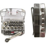 CHIAVI A BUSSOLA IN SERIE Contenuto 23 utensili. <br>Composizione:<br>7 bussole esagonali da mm 6 - 7 - 8 - 10 - 11 - 12 - 13<br>1 leva a cricco, con levetta<br>1 adattatore per bussole<br>1 attacco magnetico per inserti<br>1 inserto taglio diritto da mm 5,5<br>3 inserti per esagoni interni mm 4 - 5 - 6<br>5 inserti a impronta TORX T15 - T20 - T25 -T27 - T30<br>2 inserti a croce PH 1 - 2<br>2 inserti a croce PZ 1 - 2<br>Assortimento completo sockets  sets 944B