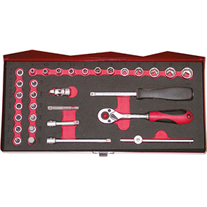 CHIAVI A BUSSOLA IN SERIE Contenuto 32 utensili. <br>Composizione:<br>12 bussole esagonali Art. 946 GA mm 4 - 4,5 - 5 - 5,5 - 6 - 7 - 8 - 9 - 10 - 11 - 12 - 13<br>3 bussole a giravite taglio diritto mm 4 - 5,5 - 6,5<br>4 bussole a giravite a croce PH 0 - 1 - 2 - 3<br>6 bussole con esagono esterno Art. 946 GH mm 3 - 4 - 5 - 6 - 8 - 10<br>1 prolunga Art. 946 GP mm 50<br>1 prolunga Art. 946 GP mm 100<br>1 snodo a cardano Art. 946 GS <br>1 leva scorrevole Art. 946 GR mm 115<br>1 asta portabussole con impugnatura bicomponente per bussole attacco 1/4" Art. 946 GSE<br>1 adattatore maschio attacco esagonale 1/4", per bussole attacco 1/4" Art. 946 GZ <br>1 leva a cricco con levetta, sgancio rapido, Art. 947 GF mm 150<br>Assortimento completo sockets sets 945GE