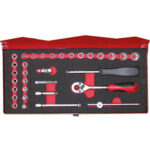 CHIAVI A BUSSOLA IN SERIE Contenuto 32 utensili. <br>Composizione:<br>12 bussole esagonali Art. 946 GA mm 4 - 4,5 - 5 - 5,5 - 6 - 7 - 8 - 9 - 10 - 11 - 12 - 13<br>7 bussole con impronta esterna TORX Art. 946 GHE 10 - 15 - 20 - 25 - 27 - 30 - 40 <br>6 bussole con esagono esterno Art. 946 GH mm 3 - 4 - 5 - 6 - 8 - 10<br>1 prolunga Art. 946 GP mm 50<br>1 prolunga Art. 946 GP mm 100<br>1 snodo a cardano Art. 946 GS <br>1 leva scorrevole Art. 946 GR mm 115<br>1 asta portabussole con impugnatura bicomponente per bussole attacco 1/4" Art. 946 GSE<br>1 adattatore maschio attacco esagonale 1/4", per bussole attacco 1/4" Art. 946 GZ<br>1 leva a cricco con levetta, sgancio rapido, Art. 947 GF mm 150<br>Assortimento completo sockets  sets 945GF