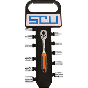 CHIAVI A BUSSOLA IN SERIE Contenuto 12 utensili. <br>Composizione:<br>11 bussole esagonali art. 946 GA poll 5/32 - 3/16 - 7/32 - 1/4 - 9/32 - 5/16 - 11/32 - 3/8 - 7/16 - 1/2 - 9/16<br>1 leva a cricco con levetta e sgancio rapido<br>Assortimento completo. sockets sets 945GVA