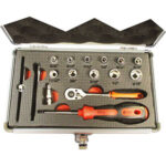 CHIAVI A BUSSOLA IN SERIE Contenuto 16 utensili. <br>Composizione:<br>11 bussole esagonali art. 946 GA poll 5/32 - 3/16 - 7/32 - 1/4 - 9/32 - 5/16 - 11/32 - 3/8 - 7/16 - 1/2 - 9/16<br>1 prolunga 4"<br>1 leva scorrevole<br>1 snodo a cardano<br>1 asta portabussole con impugnatura bicomponente per bussole attacco 1/4"<br>1 leva a cricco con levetta e sgancio rapido<br>Assortimento completo. sockets  sets 945GVB