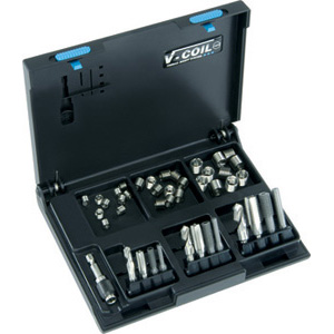 INSERTI FILETTATI IN ACCIAIO INOX Contenuto:<br>10 pz per misura inserti Art. 9500 G 6x1/8x1,25/10x1,5<br>3 pz punte in HSS mm 6,3/8,3/10,4 attacco esag. 1/4 (C 6,3)<br>3 pz maschi in HSSG M 6x1/8x1,25/10x1,5 attacco esag. 1/4 (C 6,3)<br>3 pz ut. applicatori Art. 9502 GAR Gr. 6/8/10<br>3 pz ut. troncatori per inserti 6x1/8x1,25/10x1,5 attacco esag. 1/4 (C 6,3)<br>1 pz. mandrino, con ghiera scorrevole, attacco esag. 1/4 (E 6,3) per utensili attacco esag. 1/4 (C 6,3)<br>In cassetta. thread inserts in stainless steel 9504P