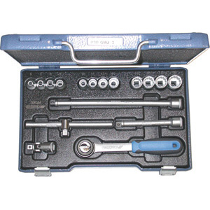 CHIAVI A BUSSOLA IN SERIE Contenuto 17 utensili.<br>Composizione:<br>12 bussole poligonali Art. 952 RB mm 6 - 7 - 8 - 9 - 10 - 11 - 13 - 14 - 15 - 16 - 17 - 19<br>1 leva a cricco con disco, Art. 953 S mm 200<br>1 leva scorrevole Art. 953 H mm 160<br>1 prolunga Art. 953 E mm 125<br>1 prolunga Art. 953 F mm 250<br>1 snodo a cardano Art. 953 I <br>Assortimento completo. sockets sets 950GF