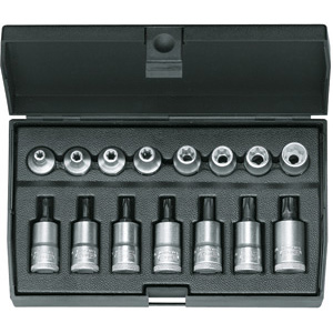 CHIAVI A BUSSOLA IN SERIE Per viti con impronta interna/esterna TORX.<br>Contenuto 15 utensili.<br>Composizione:<br>7 bussole Art. 952 RV 20 - 25 - 27 - 30 - 40 - 45 - 50<br>8 bussole Art. 952 ST 5 - 6 - 7 - 8 - 10 - 11 - 12 - 14<br>Assortimento completo. sockets sets 952M