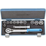 CHIAVI A BUSSOLA IN SERIE Contenuto 13 utensili.<br>Composizione:<br>11 bussole esagonali Art. 969 RA mm 10 - 12 - 13 - 14 - 15 - 16 - 17 - 18 - 19 - 22 - 24<br>1 prolunga Art. 970 RF mm 125<br>1 leva a cricco con levetta, sgancio rapido, Art. 970 RTB mm 270<br>Assortimento completo. sockets  sets 957GA