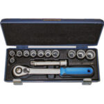 CHIAVI A BUSSOLA IN SERIE Contenuto 13 utensili.<br>Composizione:<br>11 bussole poligonali Art. 969 RB mm 10 - 12 - 13 - 14 - 15 - 16 - 17 - 18 - 19 - 22 - 24<br>1 prolunga Art. 970 RF mm 125<br>1 leva a cricco con levetta, sgancio rapido, Art. 970 RTB mm 270<br>Assortimento completo. sockets  sets 957GB