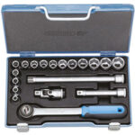 CHIAVI A BUSSOLA IN SERIE Contenuto 19 utensili.<br>Composizione:<br>15 bussole esagonali Art. 969 RA mm 8 - 9 - 10 - 11 - 12 - 13 - 14 - 15 - 16 - 17 - 18 - 19 - 21 - 22 - 24 <br>1 prolunga Art. 970 RF mm 125<br>1 prolunga Art. 970 RF mm 250<br>1 leva a cricco con disco Art. 970 RS mm 270<br>1 snodo a cardano Art. 970 RI<br>Assortimento completo. sockets  sets 960GA