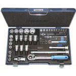 CHIAVI A BUSSOLA IN SERIE Contenuto 50 utensili.<br>Composizione:<br>1 leva a cricco att. 1/2" con levetta, sgancio rapido, Art. 970 RT mm 270 <br>12 bussole esagonali att. 1/2" Art. 969 RA mm 10 - 11 - 12 - 13 - 14 - 15 - 17 - 19 - 22 - 24 - 27 - 30<br>1 prolunga att. 1/2" Art. 970 RF mm 125<br>1 prolunga att. 1/2" Art. 970 RF mm 250 <br>1 snodo a cardano att. 1/2" Art. 970 RI <br>5 bussole con esag. esterno att. 1/2" Art. 969 RV mm 7 - 8 - 10 - 12 - 14 <br>2 bussole giravite taglio diritto att. 1/2" Art. 969 RD mm 8 - 10 <br>1 bussola giravite a croce PH att. 1/2" Art. 969 RF 3 <br>11 bussole esagonali att.1/4" Art. 941 RA mm 4 - 4,5 - 5 - 5,5 - 6 - 7 - 8 - 9 - 10 - 11 - 13<br>1 leva a cricco att. 1/4" con disco, Art. 942 T mm 127, <br>1 leva scorrevole att. 1/4" Art 942 G<br>1 prolunga att. 1/4" Art. 942 E mm 50<br>1 prolunga att. 1/4" Art. 942 E mm 100 <br>1 snodo a cardano att. 1/4" Art. 942 H<br>1 asta portabussole con manico in plastica att. 1/4" Art. 942 P<br>4 bussole con esagono esterno att. 1/4" Art. 941 RF mm 3 - 4 - 5 - 6 <br>3 bussole giravite taglio diritto att. 1/4" Art. 941 RB mm 4 - 5,5 - 6,5 <br>2 bussole giravite a croce PH att. 1/4" Art.  941 RC 1 - 2<br>Assortimento completo. sockets  sets 969GH