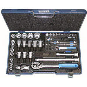 CHIAVI A BUSSOLA IN SERIE Contenuto 50 utensili.<br>Composizione:<br>1 leva a cricco att. 1/2" con levetta, sgancio rapido, Art. 970 RT mm 270 <br>12 bussole esagonali att. 1/2" Art. 969 RA mm 10 - 11 - 12 - 13 - 14 - 15 - 17 - 19 - 22 - 24 - 27 - 30<br>1 prolunga att. 1/2" Art. 970 RF mm 125<br>1 prolunga att. 1/2" Art. 970 RF mm 250 <br>1 snodo a cardano att. 1/2" Art. 970 RI <br>5 bussole con esag. esterno att. 1/2" Art. 969 RV mm 7 - 8 - 10 - 12 - 14 <br>2 bussole giravite taglio diritto att. 1/2" Art. 969 RD mm 8 - 10 <br>1 bussola giravite a croce PH att. 1/2" Art. 969 RF 3 <br>11 bussole esagonali att.1/4" Art. 941 RA mm 4 - 4,5 - 5 - 5,5 - 6 - 7 - 8 - 9 - 10 - 11 - 13<br>1 leva a cricco att. 1/4" con disco, Art. 942 T mm 127, <br>1 leva scorrevole att. 1/4" Art 942 G<br>1 prolunga att. 1/4" Art. 942 E mm 50<br>1 prolunga att. 1/4" Art. 942 E mm 100 <br>1 snodo a cardano att. 1/4" Art. 942 H<br>1 asta portabussole con manico in plastica att. 1/4" Art. 942 P<br>4 bussole con esagono esterno att. 1/4" Art. 941 RF mm 3 - 4 - 5 - 6 <br>3 bussole giravite taglio diritto att. 1/4" Art. 941 RB mm 4 - 5,5 - 6,5 <br>2 bussole giravite a croce PH att. 1/4" Art. 941 RC 1 - 2<br>Assortimento completo. sockets sets 969GH