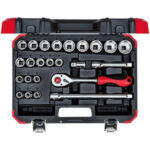 CHIAVI A BUSSOLA IN SERIE Contenuto 24 utensili.<br>Composizione:<br>20 bussole poligonali da mm 10 - 11 - 12 - 13 - 14 - 15 - 16 - 17 - 18 - 19 - 20 - 21 - 22 - 23 - 24 - 26 - 27 - 28 - 30 - 32<br>1 leva a cricco con levetta a sgancio rapido<br>2 prolunghe fisse da mm 125 - 250<br>1 adattatore scorrevole attacco quadro da 3/8" a 1/2"<br>Assortimento completo. sockets  sets 971GPL