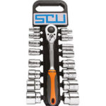 CHIAVI A BUSSOLA IN SERIE Contenuto 17 utensili.<br>Composizione:<br>16 bussole poligonali Art. 971 RLE mm 5/16 - 3/8 - 7/16 - 1/2 - 9/16 - 5/8 - 11/16 - 3/4 - 13/16 - 7/8 - 15/16 - 1 - 1.1/16 - 1.1/8 - 1.3/16 - 1.1/4<br>1 leva a cricco con levetta a sgancio rapido<br>Assortimento completo. sockets  sets 971GPT