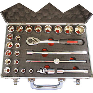 CHIAVI A BUSSOLA IN SERIE Contenuto 25 utensili.<br>Composizione:<br>20 bussole poligonali Art. 971 RLE mm 5/16 - 3/8 - 7/16 - 1/2 - 9/16 - 19/32 - 5/8 - 21/32 - 11/16 - 3/4 - 25/32 - 13/16 - 7/8 - 15/16 - 31/32 - 1 - 1.1/16 - 1.1/8 - 1.3/16 - 1.1/4<br>1 leva a cricco con levetta a sgancio rapido<br>2 prolunghe fisse da 5" - 10"<br>1 leva scorrevole<br>1 snodo a cardano<br>Assortimento completo. sockets sets 971GPV