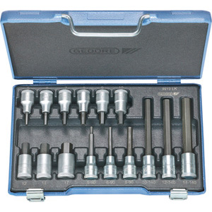 CHIAVI A BUSSOLA IN SERIE Per viti con esagono interno.<br>Contenuto 15 utensili.<br>Composizione:<br>9 bussole Art. 969 RV da mm 5 - 6 - 7 - 8 - 9 - 10 - 12 - 14 - 17<br>6 bussole Art. 969 RZ da mm 5 - 6 - 8 - 10 - 12 - 14<br>In cassetta.<br>Assortimento completo. sockets sets 972GC