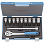 CHIAVI A BUSSOLA IN SERIE Per viti con esagono interno.<br>Contenuto 11 utensili.<br>Composizione:<br>9 bussole Art. 969 RV da mm 5 - 6 - 7 - 8 - 9 - 10 - 12 - 14 - 17<br>1 cricco Art. 970 RT<br>1 prolunga 970 RFx250<br>In cassetta.<br>Assortimento completo. sockets  sets 972GD