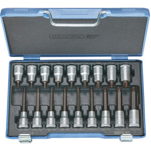 CHIAVI A BUSSOLA IN SERIE Per viti con impronta interna TORX.<br>Contenuto 18 utensili.<br>Composizione:<br>9 bussole lunghezza mm 55 Art. 969 RS 20 - 25 - 27 - 30 - 40 - 45 - 50 - 55 - 60<br>9 bussole lunghezza mm 100 Art. 969 RT 20 - 25 - 27 - 30 - 40 - 45 - 50 - 55 - 60<br>In cassetta.<br>Assortimento completo. sockets sets 972GI