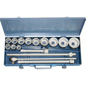 CHIAVI A BUSSOLA IN SERIE Contenuto 16 utensili.<br>Composizione:<br>12 bussole esagonali Art. 974 RA da mm 22 - 24 - 27 - 30 - 32 - 36 - 38 - 41 - 46 - 50 - 55 - 60<br>1 leva a cricco con quadro mm 510, Art. 974 RP + 974 RD<br>1 leva scorrevole Art. 974 RH mm 500<br>1 prolunga Art. 974 RE mm 200<br>1 prolunga Art. 974 RF mm 400<br>Assortimento completo. sockets sets 974GS