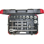 CHIAVI A BUSSOLA IN SERIE Contenuto 14 utensili.<br>Composizione:<br>10 bussole esagonali Art. 975 RA da mm 22 - 24 - 27 - 30 - 32 - 36 - 38 - 41 - 46 - 50<br>1 leva a cricco con levetta Art. 975 RP mm 503<br>1 leva scorrevole Art. 975 RH mm 500<br>1 prolunga Art. 975 RE mm 200<br>1 prolunga Art. 975 RF mm 400<br>Assortimento completo. sockets  sets 975G