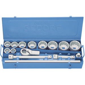 CHIAVI A BUSSOLA IN SERIE Contenuto 15 utensili.<br>Composizione:<br>10 bussole poligonali Art. 977 RB da mm 36 - 41- 46 - 50 - 55 - 60 - 65 - 70 - 75 - 80<br>1 testa a cricco con levetta, mm 810<br>1 testa scorrevole<br>1 leva per testa a cricco e testa scorrevole mm 700<br>1 prolunga Art. 977 RE mm 200<br>1 prolunga Art. 977 RF mm 400<br>Assortimento completo. sockets sets 977G