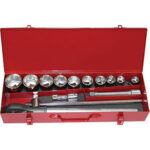 CHIAVI A BUSSOLA IN SERIE Contenuto 14 utensili.<br>Composizione:<br>10 bussole esagonali Art. 979 RA da mm 22 - 24 - 27 - 30 - 32 - 36 - 38 - 41 - 46 - 50<br>1 leva a cricco con disco Art. 979 RD mm 500<br>1 leva scorrevole Art. 979 RF mm 450<br>1 prolunga Art. 979 RL mm 100<br>1 prolunga Art. 979 RP mm 200<br>Assortimento completo. sockets  sets 979G