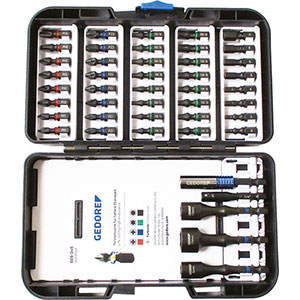 BITS IN ASSORTIMENTO Contenuto 45 utensili.<br>Composizione:<br>40 bits con attacco C 6,3 e lunghezza mm 25, così suddivisi:<br>4 bits a croce PH 1 - 3<br>4 bits a croce PH 2<br>4 bits a croce PZ 1 - 3<br>4 bits a croce PZ 2<br>2 bits per tipo ad impronta TORX da T 10 - 15 - 30 - 40<br>4 bits per tipo ad impronta TORX da T 20 - 25<br>2 bits per tipo ad esagono mm 3 - 4 - 5 - 6<br>1 adattatore maschio attacco esagonale 1/4" E 6,3 per bussole attacco 1/4". lungh. 50 mm<br>3 inserti maschio magnetici con attacco esagonale 1/4" E 6,3 con esagono interno mm 8 - 10 - 13, lungh. 67 mm<br>1 attacco magnetico con ghiera per cambio rapido dei bits attacco 1/4"<br>Assortimento completo. bits sets 984GZA 45