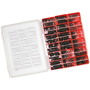 ANELLI O-RINGS IN ASSORTIMENTO Assortimento di 805 pezzi (36 misure di anelli):<br>30 anelli per misura, spessore mm 1,78, Ø interno mm 1,78 - 2,57 - 2,90 - 3,69 - 4,47 - 5,28 - 6,07 - 7,66 - 9,25 - 10,82 - 12,42 - 14,00 - 15,60 - 17,16 - 18,77 - 20,35 - 21,95 - 23,52 - 25,12 - 26,70<br>15 anelli per misura, spessore mm 2,62, Ø interno mm 9,13 - 10,78 - 12,37 - 13,95 - 15,54 - 17,13 - 18,72 - 20,29 - 21,90<br>10 anelli per misura, spessore mm 3,53, Ø interno mm 18,64 - 20,22 - 21,82 - 23,40 - 24,99 - 28,17 - 29,74. O-rings set 9850