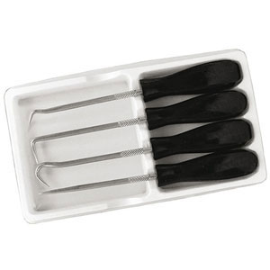 UTENSILI SPECIALI PER ANELLI O-RINGS IN ASSORTIMENTO Assortimento di 4 utensili:<br>Utensile a punta diritta.<br>Utensile a punta, piegata a 90°.<br>Utensile a punta, piegata a 135°. <br>Utensile a gancio stretto.<br>Lunghezza ciascun utensile mm 135.<br>In confezione. special tools for seals / O-rings set 9853