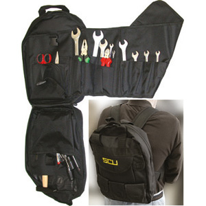 ZAINI CON UTENSILI Composto di: 25 utensili<br>1 zaino Art. 2071 ZV<br>9 chiavi combinate fisse Art. 879 da mm 6-7-8-10-13-17-19-22-24<br>1 pinza universale Art. 320 G 180<br>1 pinza becchi lunghi Art. 250 B 160<br>1 tronchese Art. 569 da mm 160<br>1 forbice Art. 656 P<br>1 giravite Art. 1970 GA 100<br>1 giravite Art. 1970 GA 125<br>1 giravite Art. 1970 GE 125<br>1 giravite Art. 1970 GE 150<br>1 giravite Art. 1970 GP - PH 1<br>1 giravite Art. 1970 GP - PH 2<br>1 giravite Art. 1970 GPZ - PZ 1<br>1 giravite Art. 1970 GPZ - PZ 2<br>1 giravite cercafase Art. 1907 GA<br>1 martello Art. 2702 F 300<br>1 flessometro Art. 4141 DA 3<br>Assortimento completo. rucksacks with tools 985GA 25