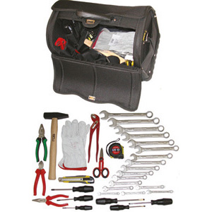 BORSE CON UTENSILI Composto di: 33 utensili<br>1 borsa Art. 2071 ZP<br>17 chiavi combinate fisse Art. 879 da mm 6-7-8-9-10-11-12-13-14-15-16-17-18-19-20-21-22<br>1 pinza universale Art. 320 G 180<br>1 pinza becchi lunghi Art. 250 B 160<br>1 pinza regolabile Art. 365 GE 240<br>1 tronchese Art. 569 da mm 160<br>1 forbice Art. 656 P<br>1 giravite Art. 1970 GE 75<br>1 giravite Art. 1970 GE 100<br>1 giravite Art. 1970 GE 125<br>1 giravite Art. 1970 GP - PH 0<br>1 giravite Art. 1970 GP - PH 1<br>1 giravite Art. 1970 GP - PH 2<br>1 martello Art. 2702 F 500<br>1 flessometro Art. 4141 DA 5<br>1 coltello Art. 5233 P<br>1 paio guanti Art. 3398 R 8<br>Assortimento completo. bags with tools 985GM