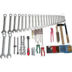 UTENSILI IN ASSORTIMENTO Composto di: 75 utensili.<br>26 chiavi combinate fisse Art. 879<br>da mm 6-7-8-9-10-11-12-13-14-15-16-17-18-19-20-21-22-23-24-25-26-27-28-29-30-32<br>16 bussole esagonali Art. 971 RM da mm 10-11-12-13-14-15-16-17-18-19-21-22-24-27-30-32<br>1 leva a cricco Art. 971 RR <br>1 prolunga da mm 250 Art. 971 RE<br>1 leva scorrevole Art. 971 RF<br>3 giraviti punta piana Art. 1970 GE da mm 100-125-150<br>1 giravite punta piana Art. 1970 GA da mm 75<br>2 giraviti punta a croce PH Art. 1970 GP Gr. 1 - 2<br>1 pinza universale Art. 320 G da mm 180<br>1 pinza regolabile Art. 365 GE 240<br>1 tronchese Art. 569 da mm 160<br>1 martello Art. 2702 F da g 500<br>6 utensili fra scalpelli, punteruolo, cacciaspine, punzone, unghietta Art. 2928 GA<br>1 raschietto per metallo Art. 2912 G da mm 200<br>1 spazzola con fili acciaio Art. 1845 B<br>1 giravite cercafase Art. 1907 GA<br>5 chiavi per esag. interni Art. 914 da mm 3-4-5-6-8<br>6 lime per meccanica fine in serie Art. 2338<br>Assortimento completo. tools sets 985G 5