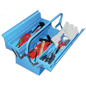 CASSETTE E BAULI CON UTENSILI 35 utensili in cassetta lamiera Art. 2079 P:<br>9 chiavi in serie Art. 914 GC/9 da mm 1,5 2 2,5 3 4 5 6 8 10<br>8 chiavi in serie Art. 872 GB da mm 6x7 8x9 10x11 12x13 14x15 16x17 18x19 20x22<br>1 pinza universale Art. 330 A da mm 180 <br>1 pinza a becchi mezzotondi Art. 250 B da mm 160 <br>1 tronchese Art. 569 da mm 160<br>1 pinza regolabile Art. 365 GE 240<br>1 forbice Art. 656 A <br>1 giravite Art. 1970 GA da mm 75<br>1 giravite Art. 1970 GA da mm 100<br>1 giravite Art. 1970 GE da mm 150<br>1 giravite Art. 1970 GP - PH 1<br>1 giravite Art. 1970 GP - PH 2<br>1 giravite cercafase Art. 1907 GA<br>1 martello Art. 2702 F da g 200<br>1 coltello Art. 662<br>1 doppiometro Art. 4141<br>1 seghetto Art. 2642<br>1 pinzetta Art. 146 P da mm 160<br>1 tenaglia Art. 626 G da mm 180<br>1 paio guanti Art. 3398 R 8<br>Assortimento completo. boxes with tools 987A