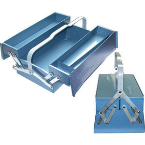 CASSETTE E BAULI CON UTENSILI Cassetta vuota, peso kg 4,6. boxes with tools 987E