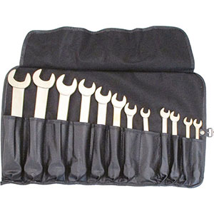 UTENSILI DI SICUREZZA ANTISCINTILLA In lega bronzo-alluminio.<br>Confezione in borsa arrotolabile Art. 2076 GC.<br>Serie di 12 chiavi Art. 9918 da mm 10 - 11 - 12 - 13 - 14 - 17 - 19 - 22 - 24 - 27 - 30 - 32 safety hand tools 9918 120